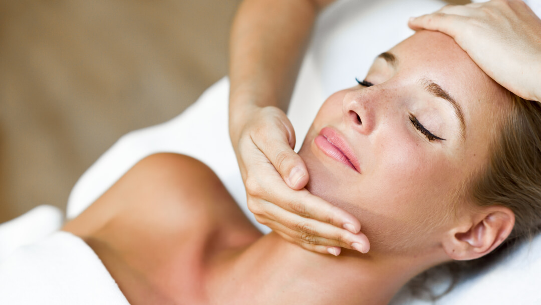 Formation en soins corps et visage à Blainville avec pratique professionnelle en esthétique